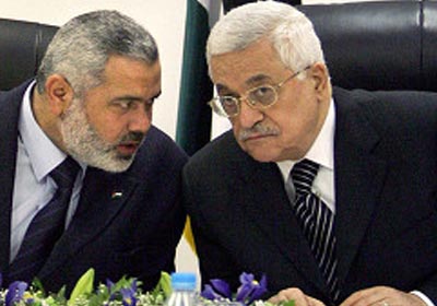 أبو مازن وإسماعيل هنية في لقاء سابق